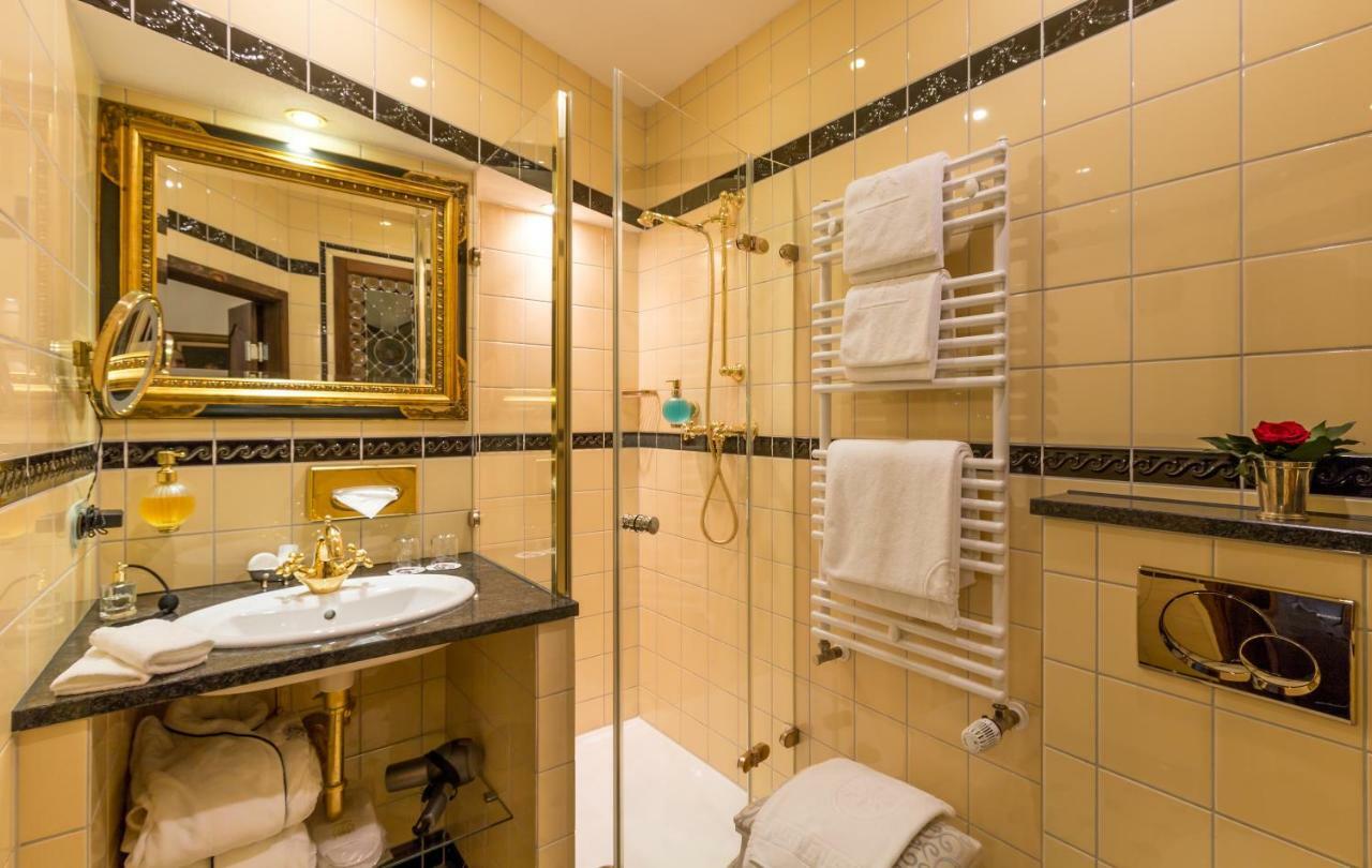 Burghotel Auf Schoenburg Обервезель Экстерьер фото